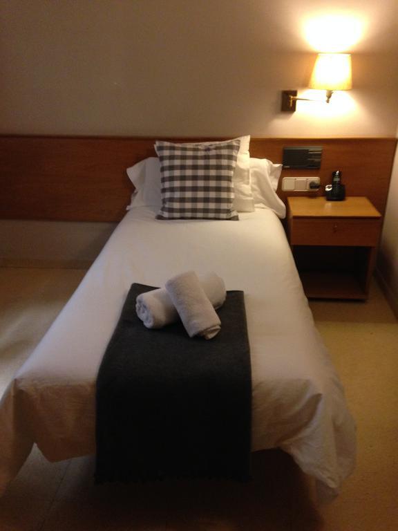 Hotel Manel مارتوريل الغرفة الصورة